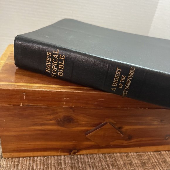 Nave's Topical Bible: A Digest of the Holy Scriptures 1962 Thumb Indexed - Picture 2 of 12